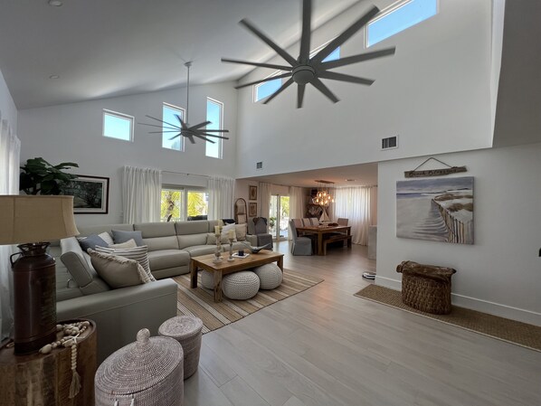 Smart TV, table tennis