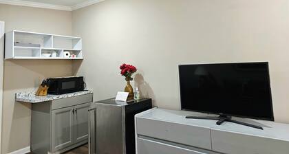 The SideSuite-Private Entrance-Clarks Hill Lake & Augusta