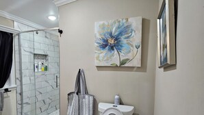 Unclassified image, 5 of 10, button - The SideSuite-Private Entrance-Clarks Hill Lake & Augusta (Appling)