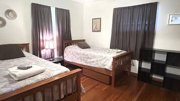 3 bedrooms, iron/ironing board, WiFi, bed sheets