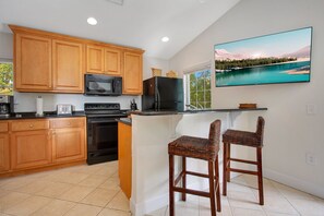 Fridge, microwave, oven, stovetop - Little gem apartment (Winter Park)