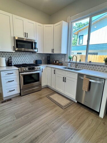 !!NEW LISTING!! Stylish Vintage Home in City Park-Rino