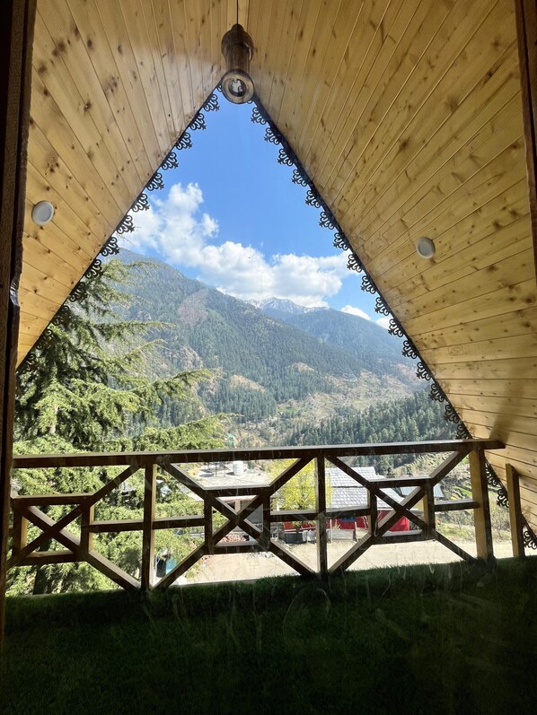 Property grounds - Winterfell Treehouse Jibhi  (Jibhi)