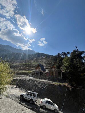 Parking - Winterfell Treehouse Jibhi  (Jibhi)