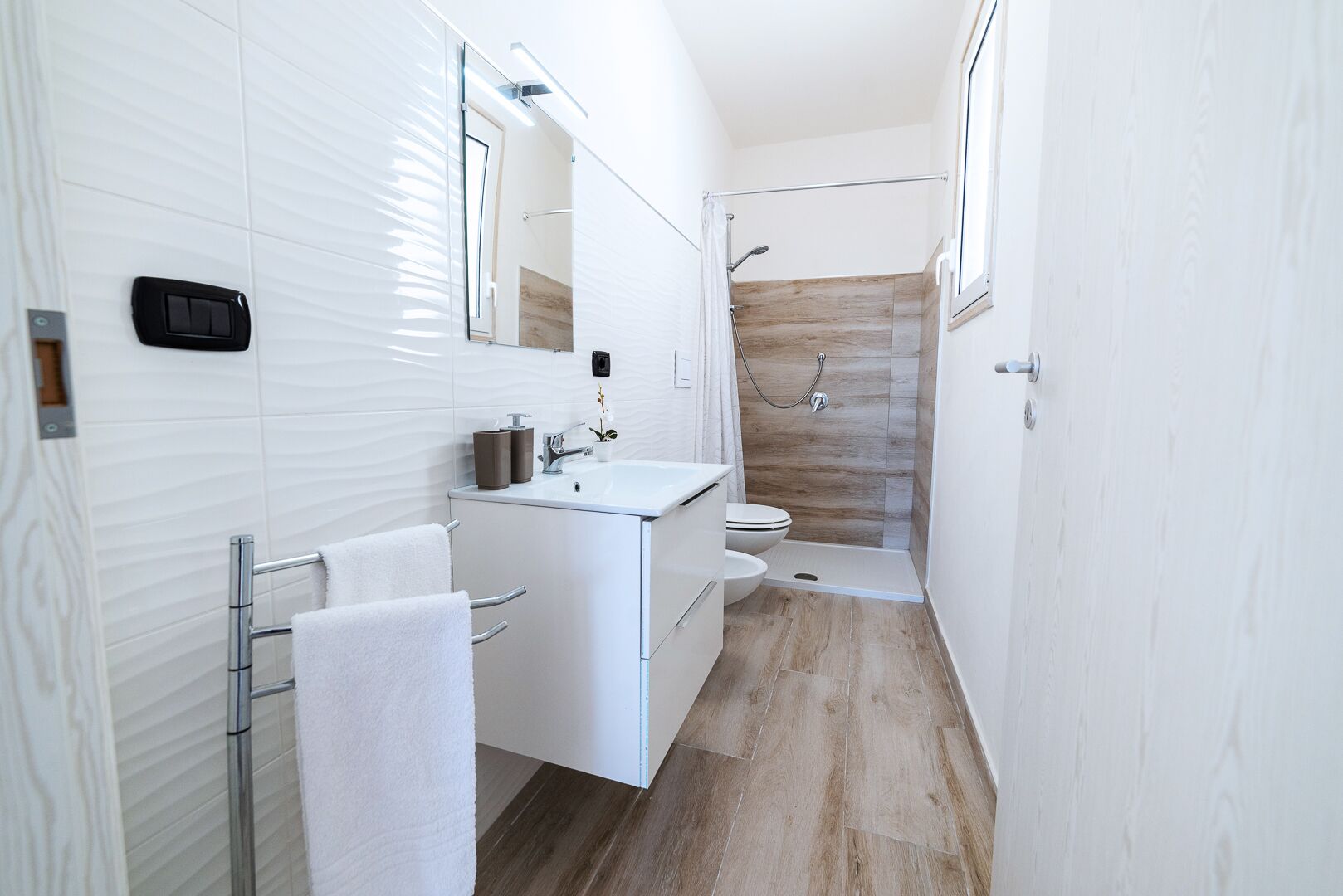 Doccia, set di cortesia gratuito, asciugacapelli, bidet