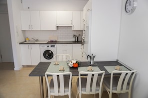Fridge, microwave, oven, coffee/tea maker