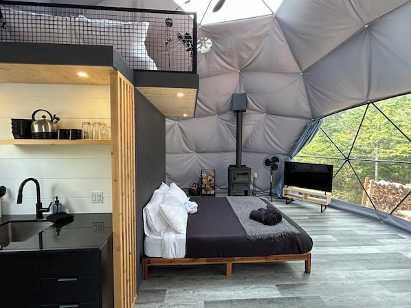 2 bedrooms, WiFi, bed sheets