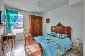 2 bedrooms, iron/ironing board, free WiFi
