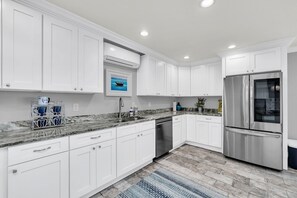 Mikrowelle, Ofen, Herdplatte, Geschirrspüler