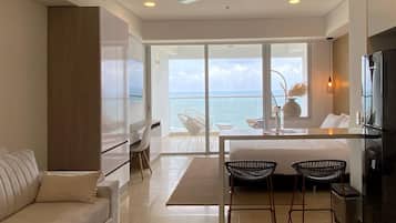 Apartment (1307) | Living area | 40-inch Smart TV with cable channels