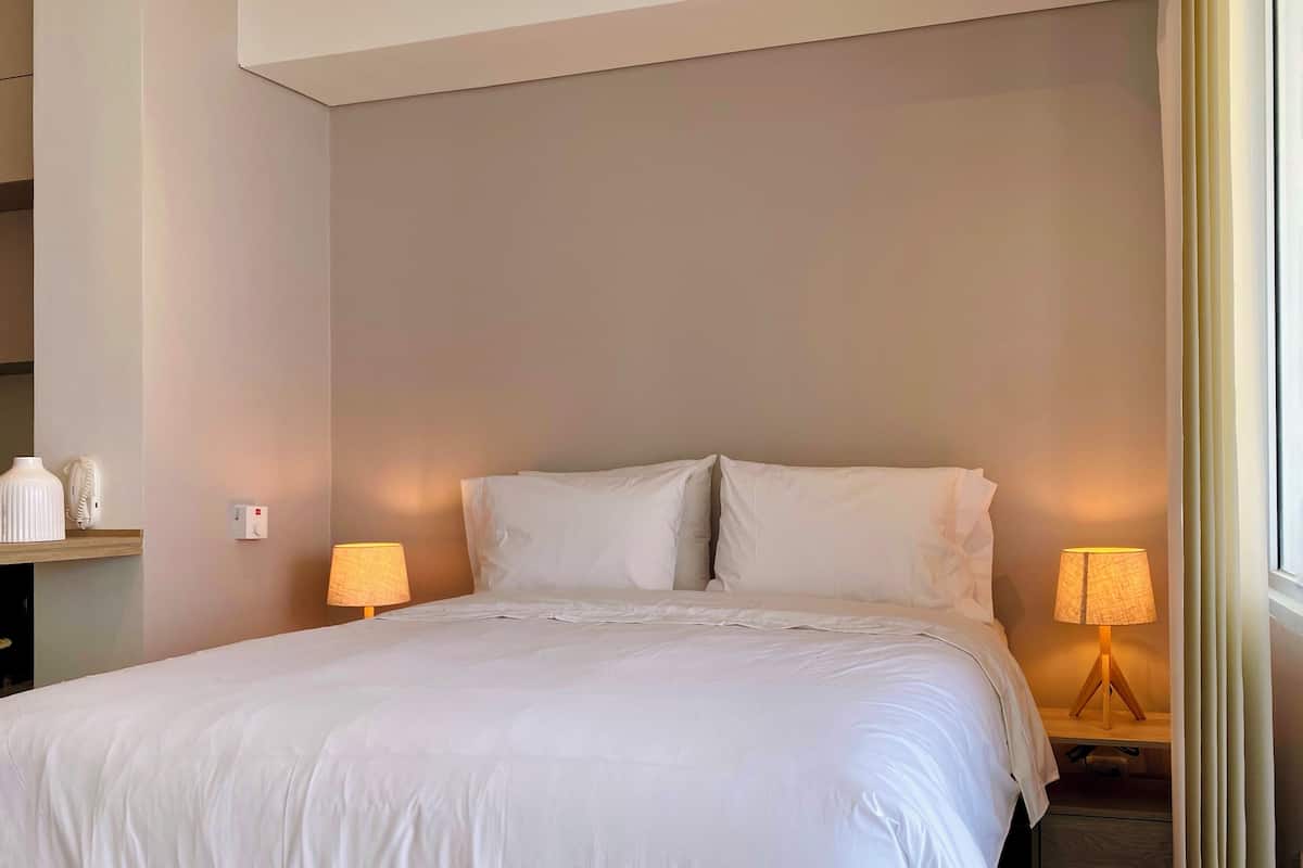 1 bedroom, premium bedding, iron/ironing board, WiFi