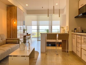 Departamento (1135) | Área de sala de estar | Smart TV de 40 pulgadas con canales por cable 