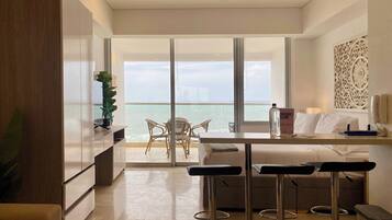 Apartment, Balcony | Premium bedding, iron/ironing board, WiFi, bed sheets