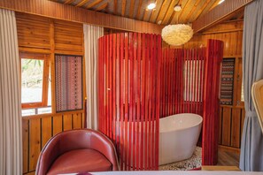 Luxury-Bungalow, Balkon, Bergblick | Hochwertige Bettwaren, Daunenbettdecken, Pillowtop-Betten