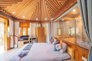 Zimmer, Balkon, Bergblick | Hochwertige Bettwaren, Daunenbettdecken, Pillowtop-Betten