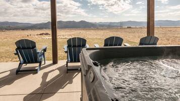Bañera de hidromasaje al aire libre