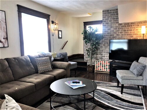 Jefferson House near the Square, Cozy & Clean, Close to Everything!