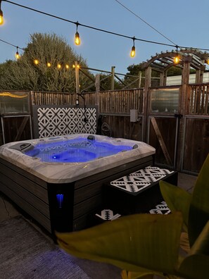 Bain à remous extérieur