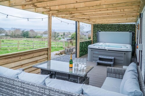 Hill House - 4 Bedroom Holiday Home - Llanrhidian