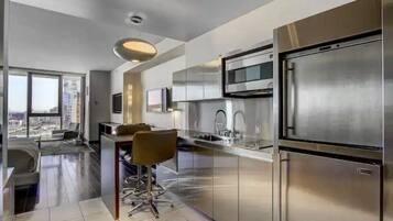 Fridge, microwave, blender, cookware/dishes/utensils