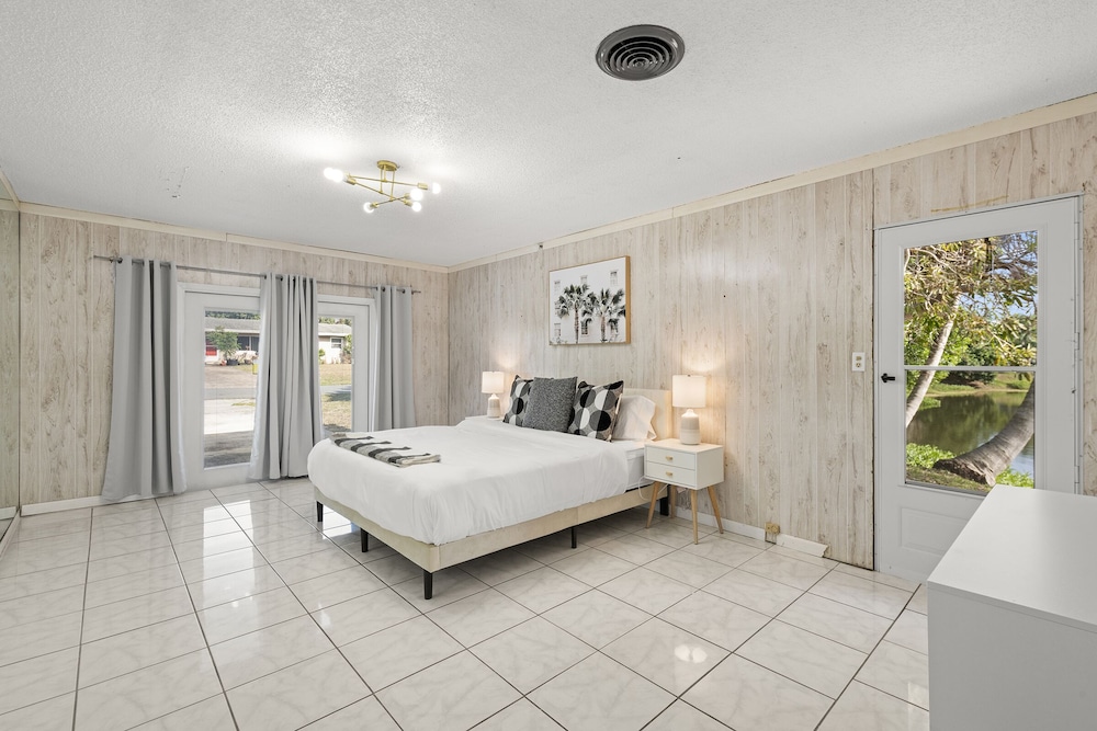 Stuart Lakefront Home W/ Pool near Dwnt Beaches Stuart Vrbo