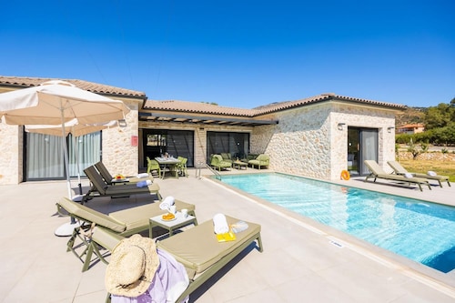 Villa Selena - Three Bedroom Villa, Sleeps 6