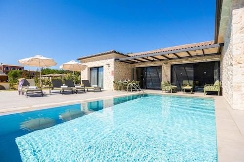 Villa Selena - Three Bedroom Villa, Sleeps 6