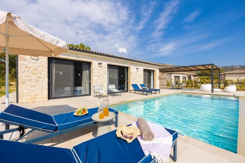 Villa Margarita - Two Bedroom Villa, Sleeps 4