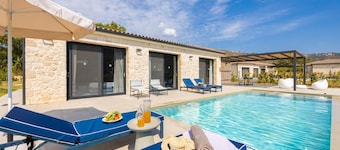 Villa Margarita - Two Bedroom Villa, Sleeps 4