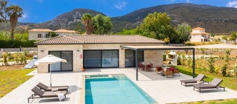 Villa Lilia - Two Bedroom Villa, Sleeps 4