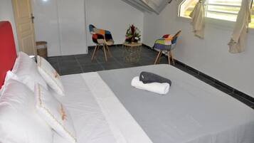 3 bedrooms, travel crib, WiFi, bed sheets
