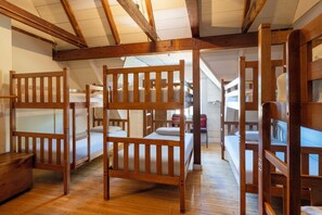 Tradisjonell felles sovesal, kun for menn | Wi-fi (inkludert) og sengetøy
