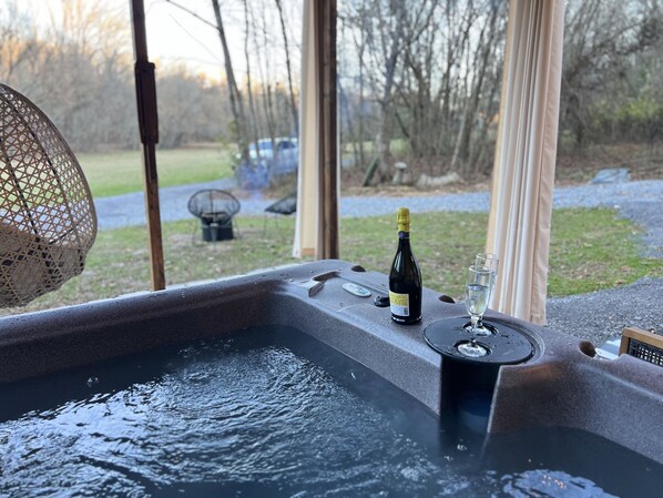 Outdoor spa tub - Tiny home with hot tub and starlink (Sevier County)