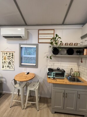 Private kitchen - Tiny home with hot tub and starlink (Sevier County)