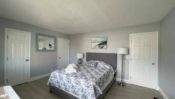 1 habitación, tabla de planchar con plancha, cuna de viaje y wifi