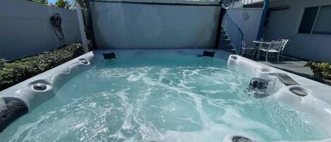 Bain à remous extérieur