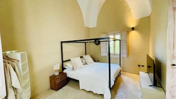 1 Schlafzimmer, Schreibtisch, Bügeleisen/Bügelbrett, Reisekinderbett