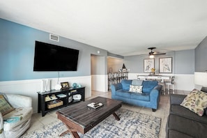Smart TV - Beach Service Included! 2nd Floor, Low Density Resort! (Panama City Beach)