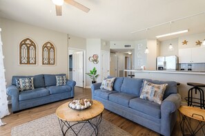 Smart TV - Beachfront Master w/balcony access! Shores of Panama (Panama City Beach)