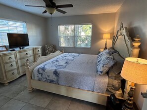 3 habitaciones, escritorio, tabla de planchar con plancha y wifi gratis 