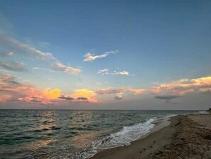 Espreguiçadeiras, toalhas de praia 