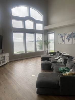 Smart TV, fireplace, video games, printers - Private Lakeside Resort with Unobstructed views of Lake Conroe.  (Montgomery)