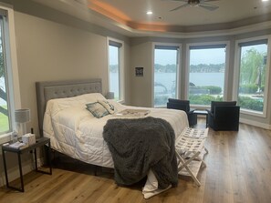 6 bedrooms, desk, iron/ironing board, free WiFi - Private Lakeside Resort with Unobstructed views of Lake Conroe.  (Montgomery)