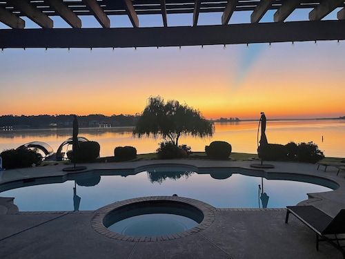 Lake Conroe Lakefront – Sleeps 20+ with Pool, Dock, World Cup Ready
