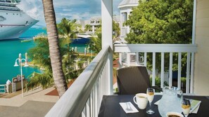 Outdoor dining - Studio Unit in quiet resort adjacent to Old Town Key West! (Key West)