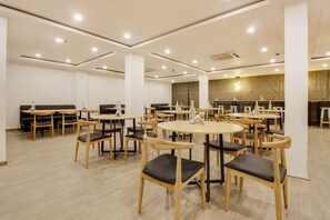 Restaurant - Super Townhouse 252 Rcc Prime (Hyderabad)