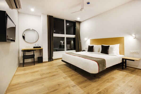 Deluxe Double Room | Bed sheets - Super Townhouse 252 Rcc Prime (Hyderabad)