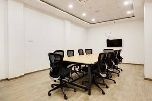 Meeting facility - Super Townhouse 252 Rcc Prime (Hyderabad)