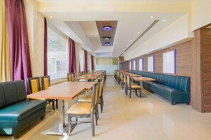 Restaurant - Super Townhouse OAK Hotel Devanshi Inn (Mumbai)