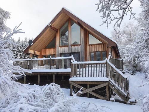 Grianain - Riverside Lodge with Mountain Views